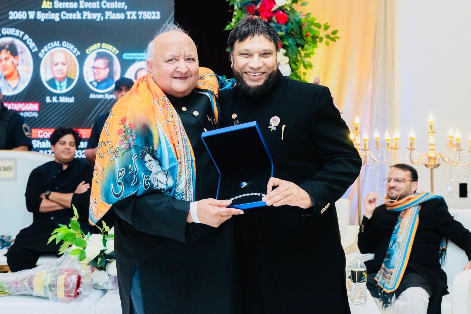 Denim Dimond set presented to Dr Noor Amrohvi from Dimond Marchant S..k. Mittal