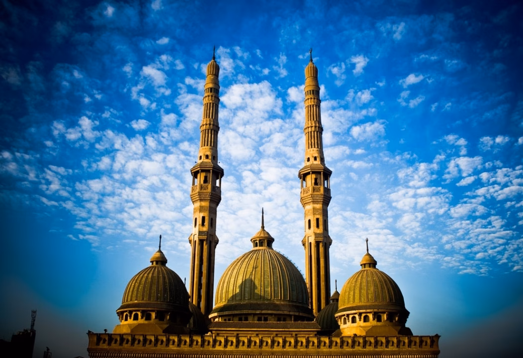 अलीगढ़: फिर एक मस्जिद के गुंबद को तोड़े जाने से तनाव, गांव में पुलिस बल तैनात