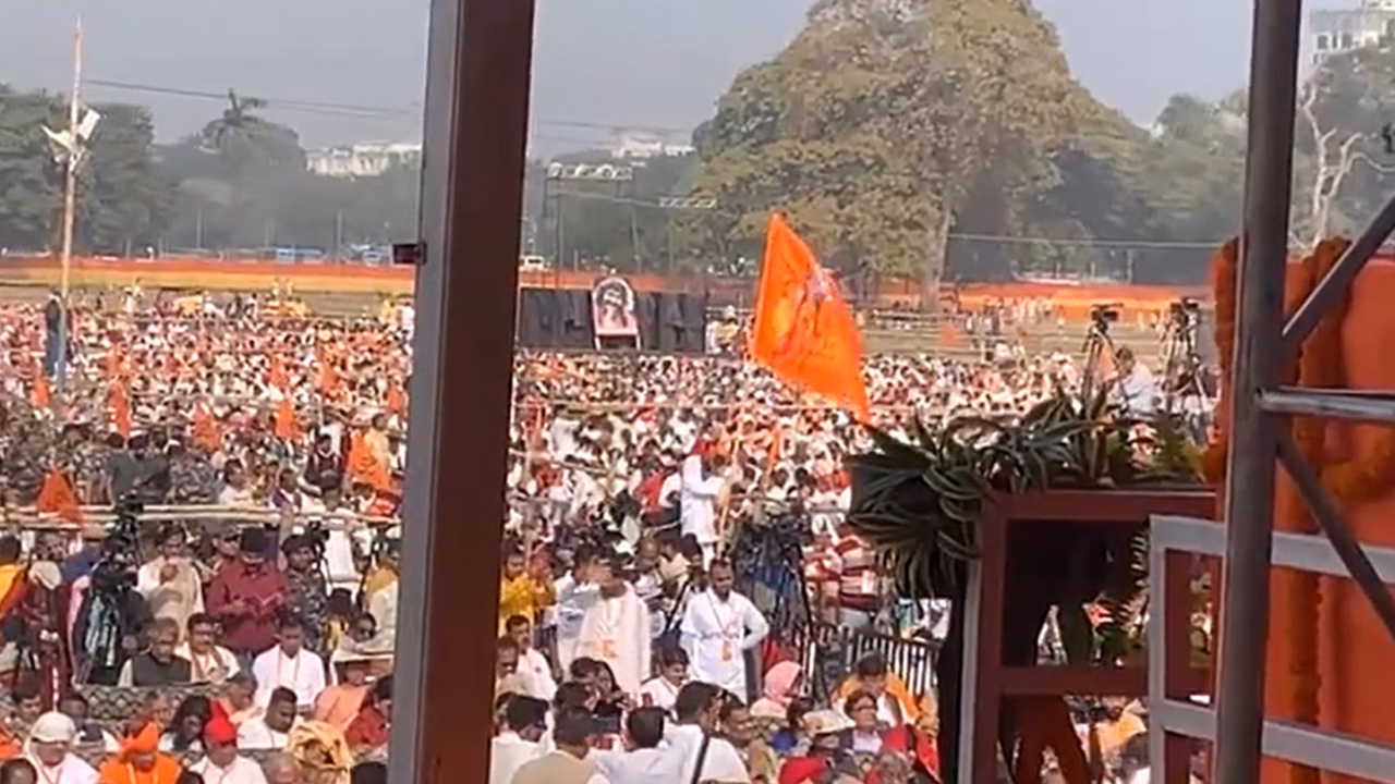 kolkata geeta event Muslim vendors allege assault over non-veg food sales at Kolkata Gita event