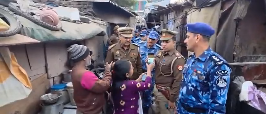 Untitled Ghaziabad: Police probe video of cop using ‘device’ to test nationality of Muslim family from Bihar