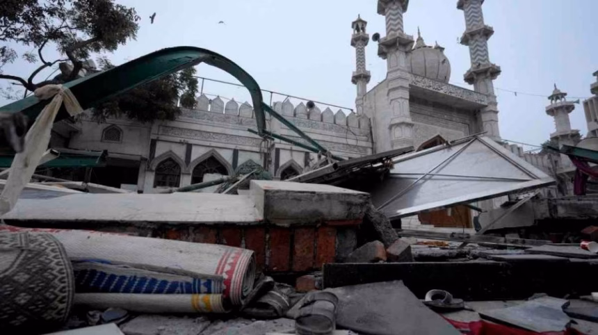turkaman-gate-clash Delhi: Five cops injured in clashes during demolition drive near Faiz Elahi mosque