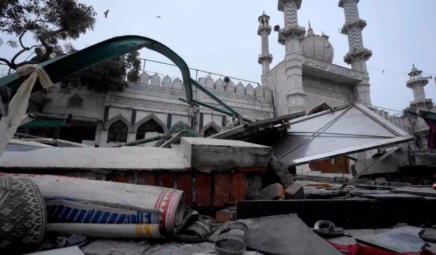 Delhi: Five cops injured in clashes during demolition drive near Faiz Elahi mosque